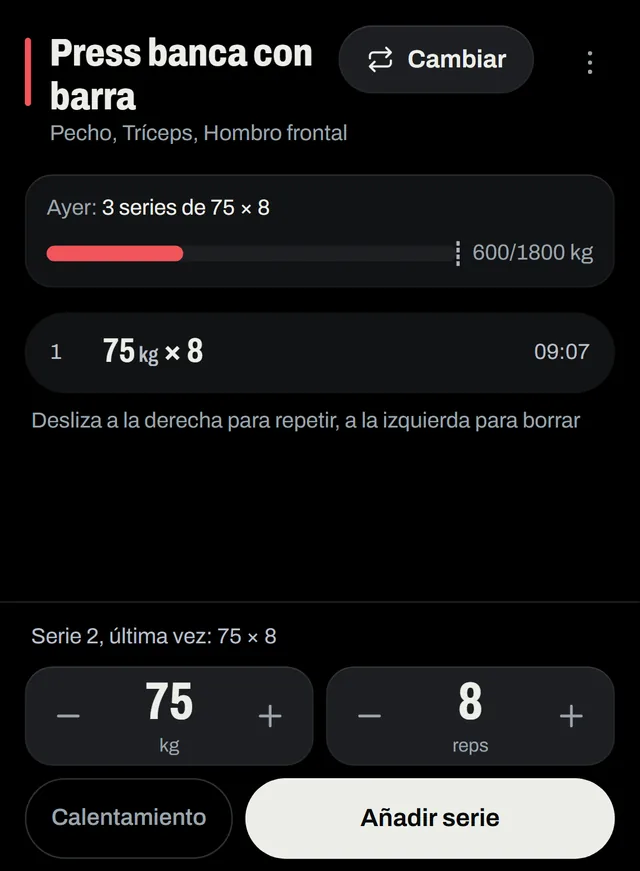 Sesión en curso: press banca con una serie de 75 kg por 8 y los controles de peso y repeticiones.